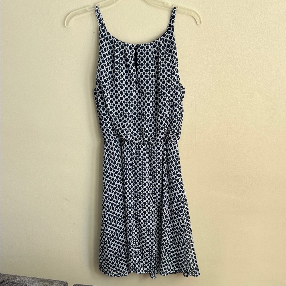 Elegant Navy and White Patterned Dress - Picture 4 of 9